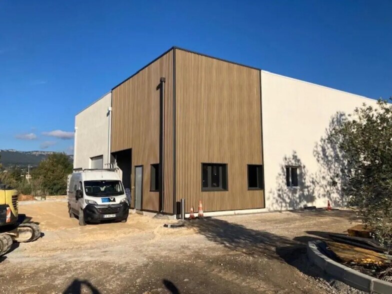 Industrial in Six-Fours-les-Plages for lease - Building Photo - Image 2 of 11