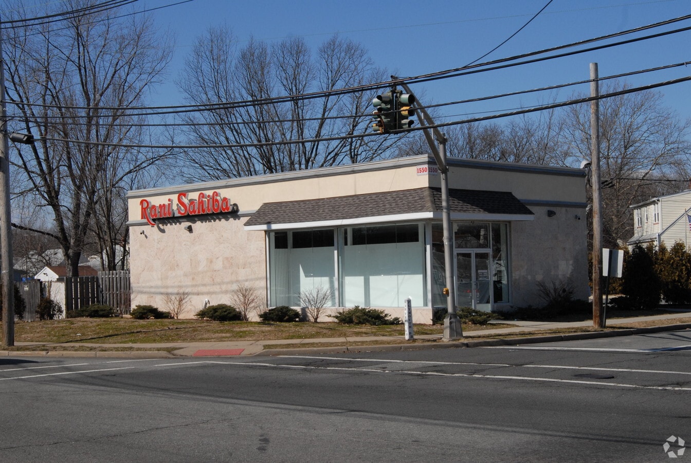 1550 Oak Tree Rd, Iselin, NJ 08830