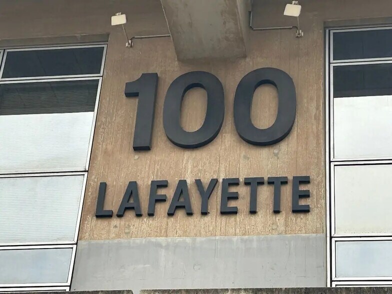 Office in Lyon for lease - Building Photo - Image 2 of 3