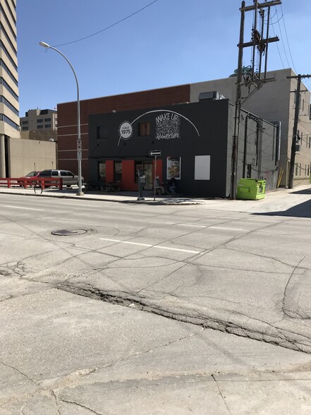 250 York Ave, Winnipeg, MB for lease - Building Photo - Image 2 of 4