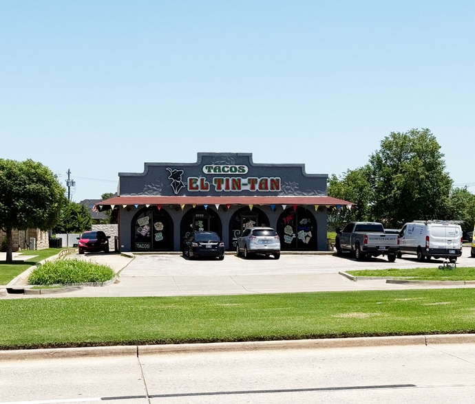 3838 N Lincoln Blvd, Oklahoma City, OK for lease - Building Photo - Image 1 of 1