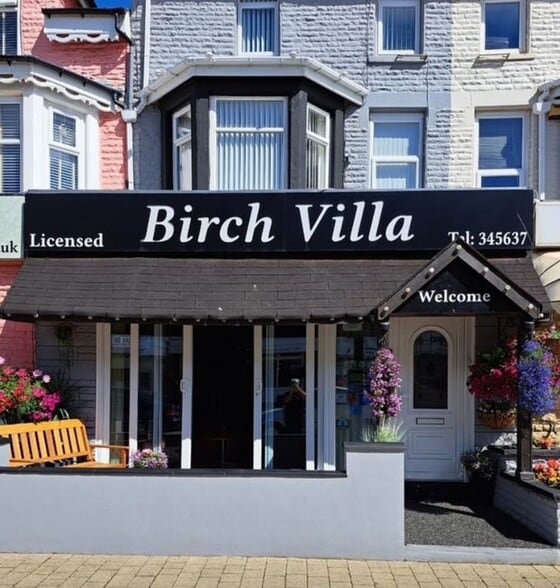 32 St. Chads Rd, Blackpool for sale - Primary Photo - Image 1 of 11