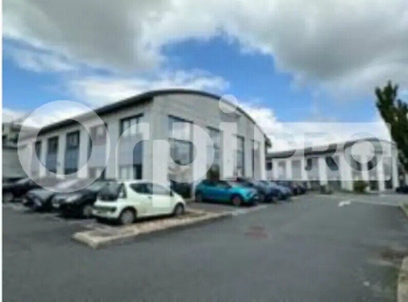 Office in Limas for lease - Building Photo - Image 1 of 6