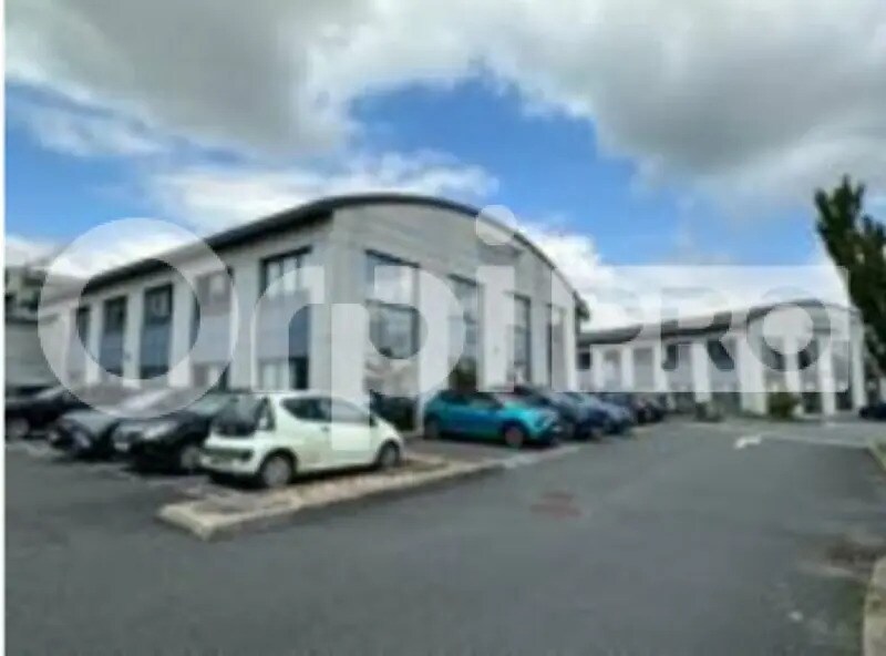 Office in Limas for lease Building Photo- Image 1 of 7
