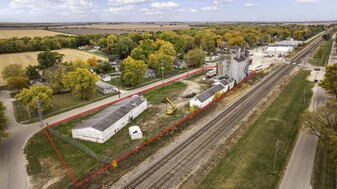 604 South St, Mazon IL - Parking Garage