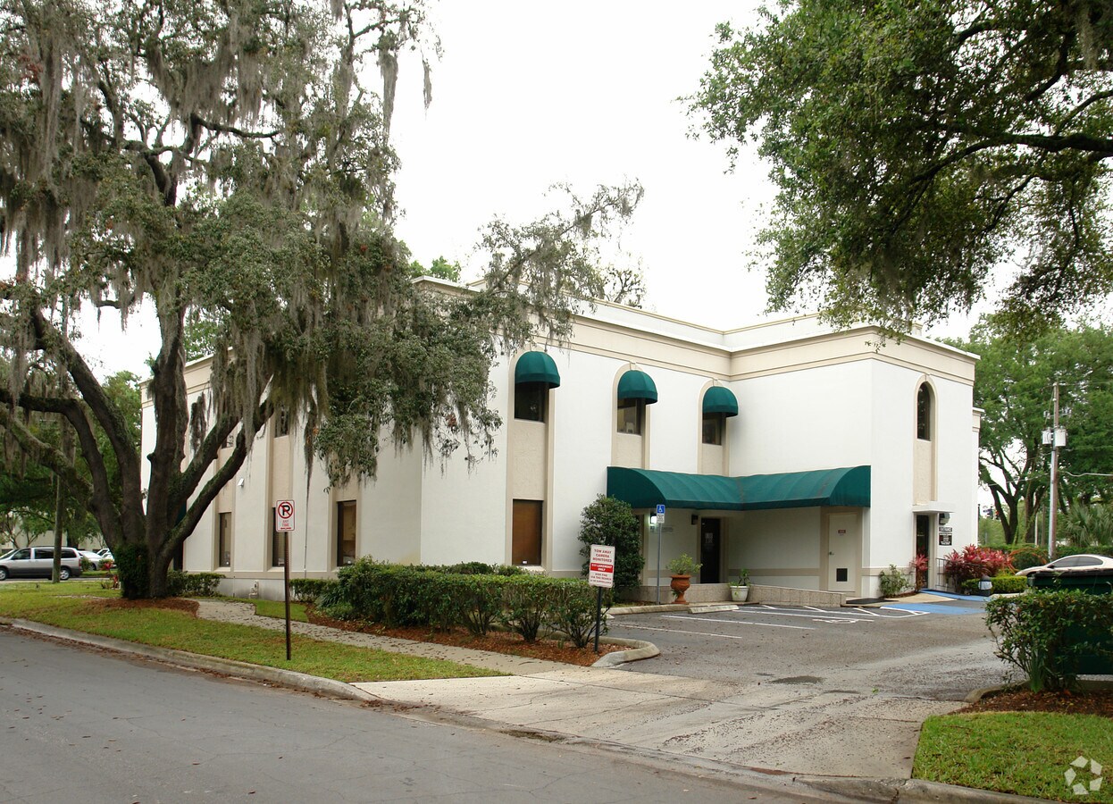 111 N Lakemont Ave, Winter Park, FL 32792