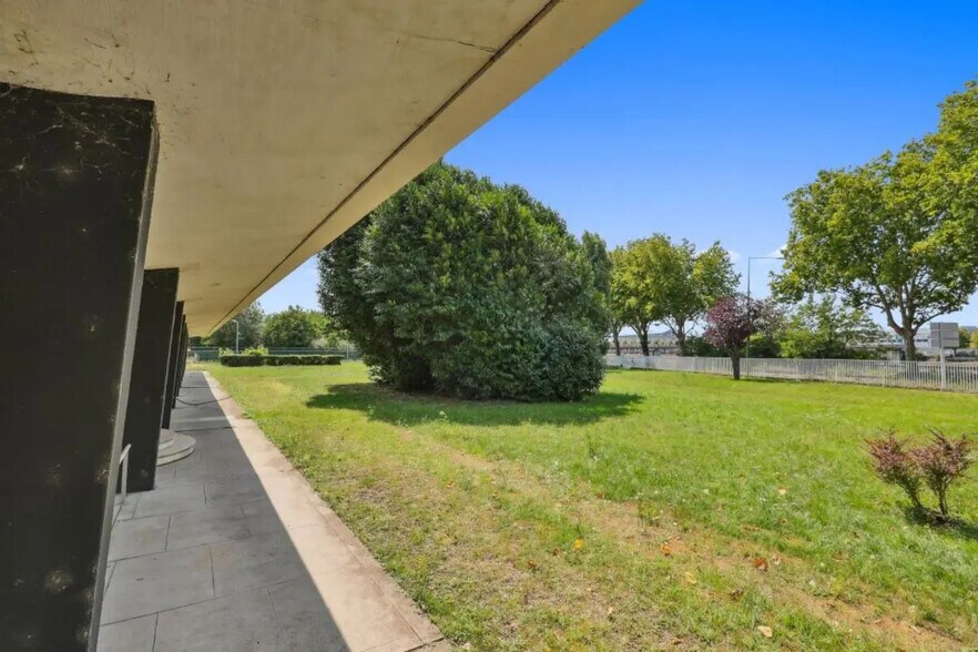 Flex in Alfortville for lease - Building Photo - Image 3 of 21