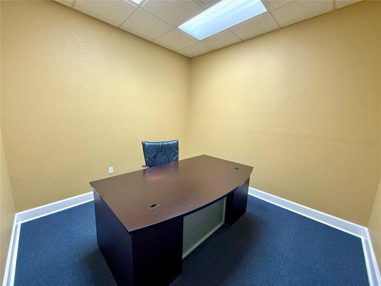 1402 W Fletcher Ave, Tampa, FL for lease - Interior Photo - Image 2 of 13