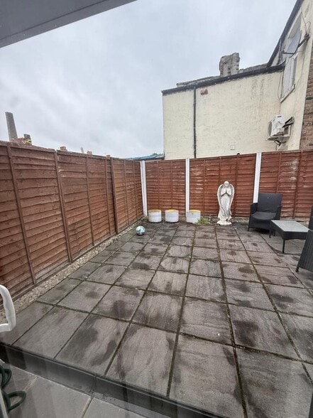 367 Katherine Rd, London for lease - Building Photo - Image 3 of 14