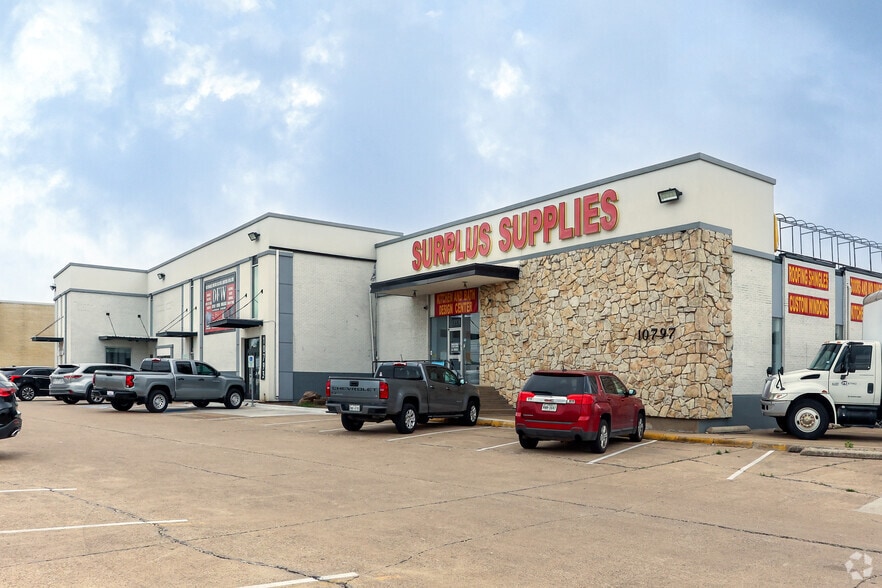 10793 Harry Hines Blvd, Dallas, TX for lease - Primary Photo - Image 1 of 3