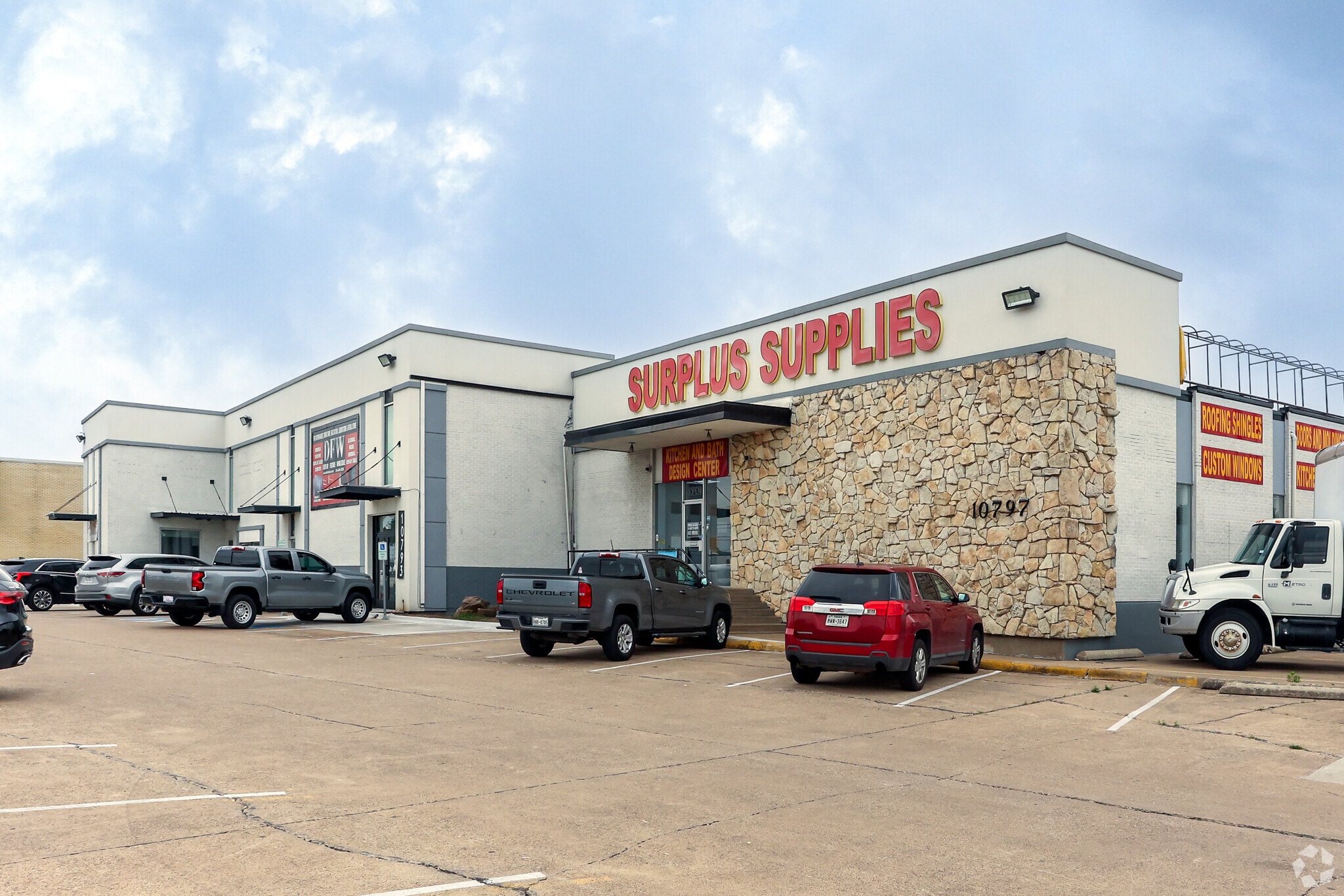 10793 Harry Hines Blvd, Dallas, TX for lease Primary Photo- Image 1 of 4