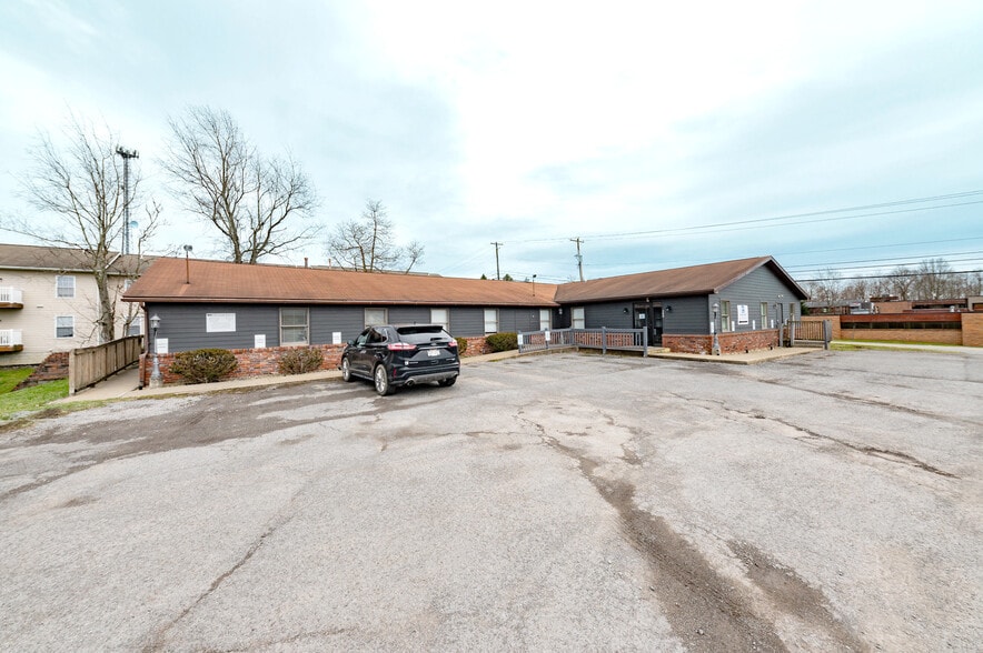 300 Scott Ave, Morgantown, WV for lease - Primary Photo - Image 1 of 3