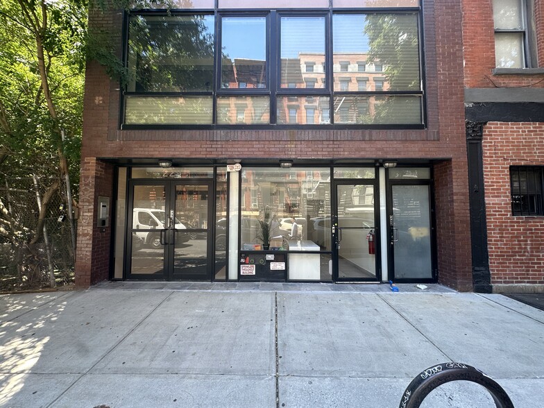 229 E 2nd St, New York, NY for lease - Building Photo - Image 1 of 16