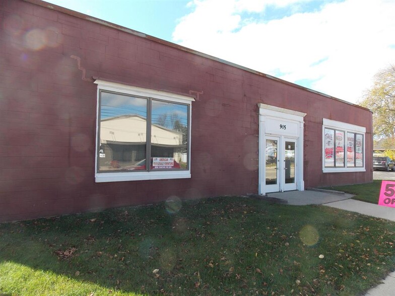 905 W Madison Ave, Fort Atkinson, WI for sale - Building Photo - Image 3 of 17