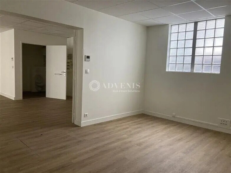 Office in Blois for lease - Interior Photo - Image 2 of 3