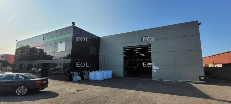 Industrial in Vaulx-en-Velin for lease - Building Photo - Image 1 of 11