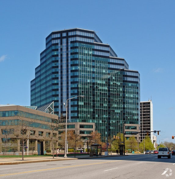 901 Lakeside Ave E, Cleveland, OH for lease - Building Photo - Image 3 of 8