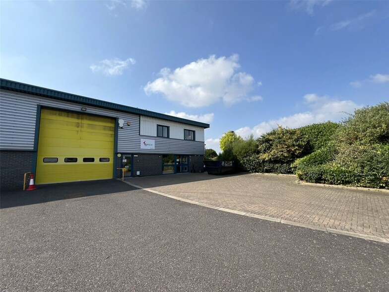 Aviation Way, Southend On Sea for sale - Building Photo - Image 3 of 4