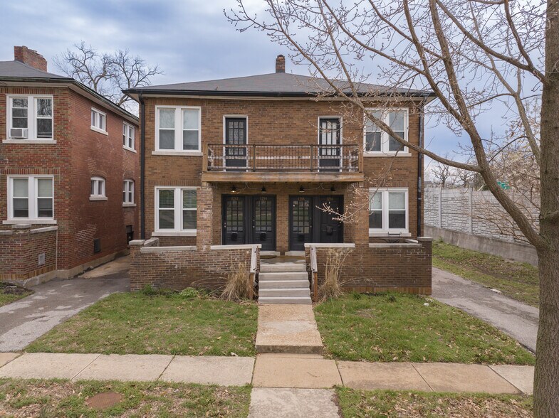 Richmond Heights 12-Unit Portfolio portfolio of 4 properties for sale on LoopNet.com - Building Photo - Image 3 of 5