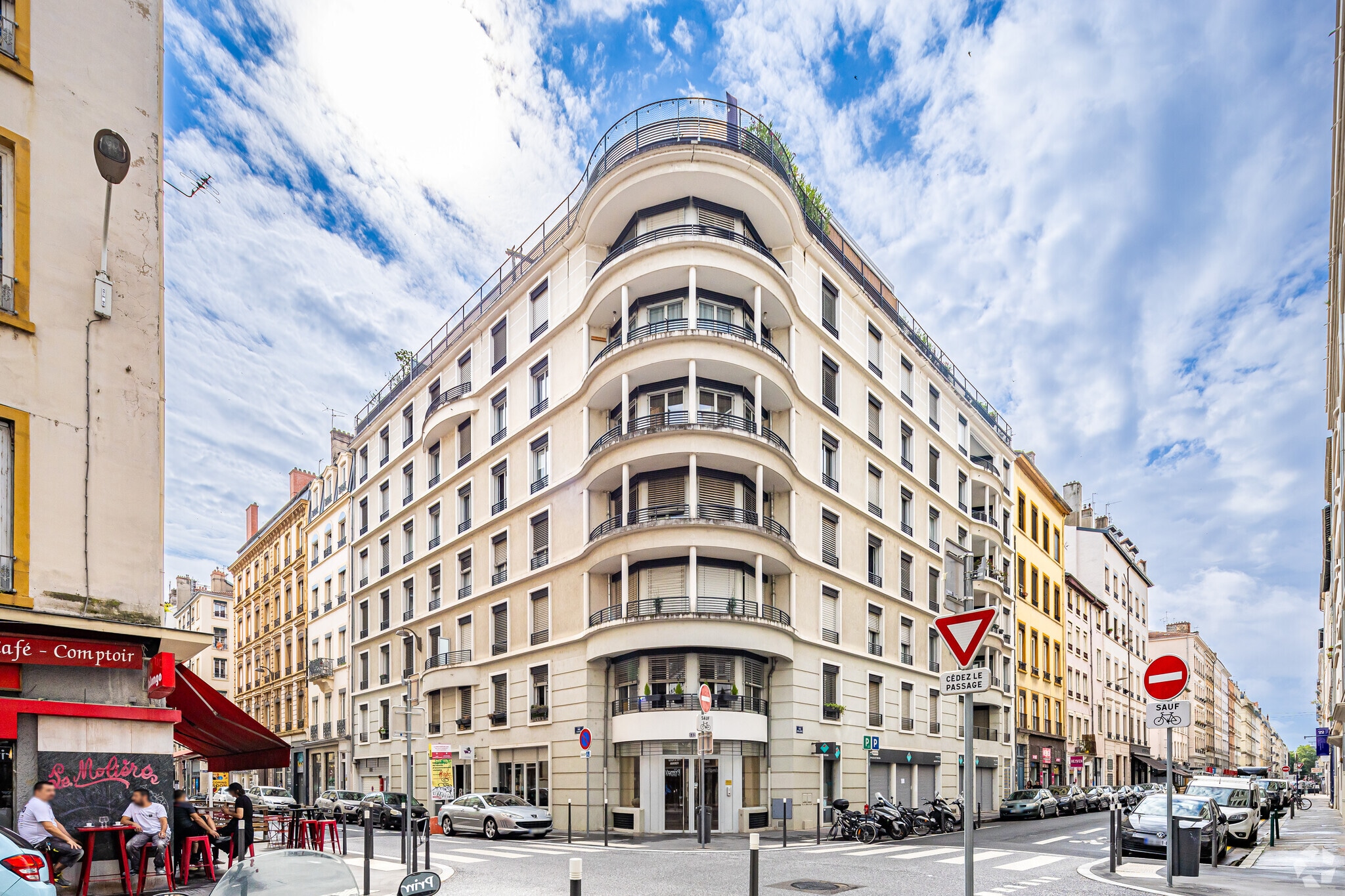 in Lyon for sale Primary Photo- Image 1 of 1