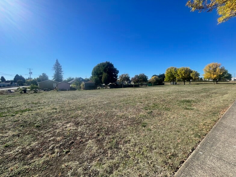 Polk and Ash (2 lots) St, Independence, OR for sale - Building Photo - Image 3 of 5