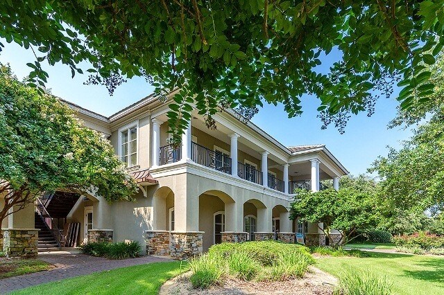 4393 Commons Dr E Destin FL 32541 - 4393 Commons Dr E Destin FL Building Photo 1 HighDefinition 