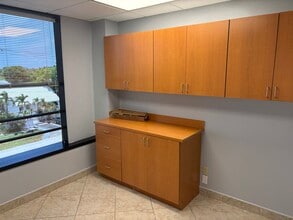 2021 E Commercial Blvd, Fort Lauderdale, FL for lease Interior Photo- Image 2 of 8