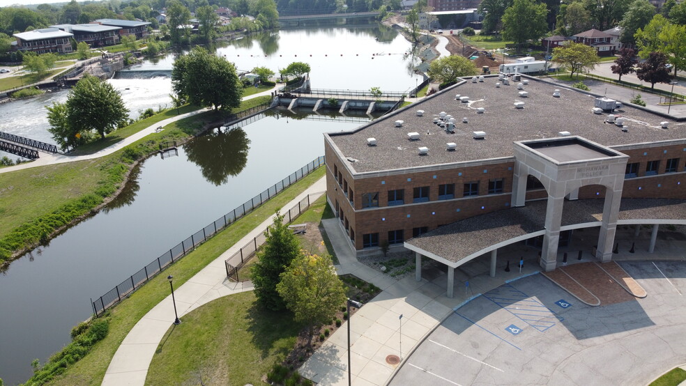 200 N Church St, Mishawaka, IN for lease - Building Photo - Image 1 of 12