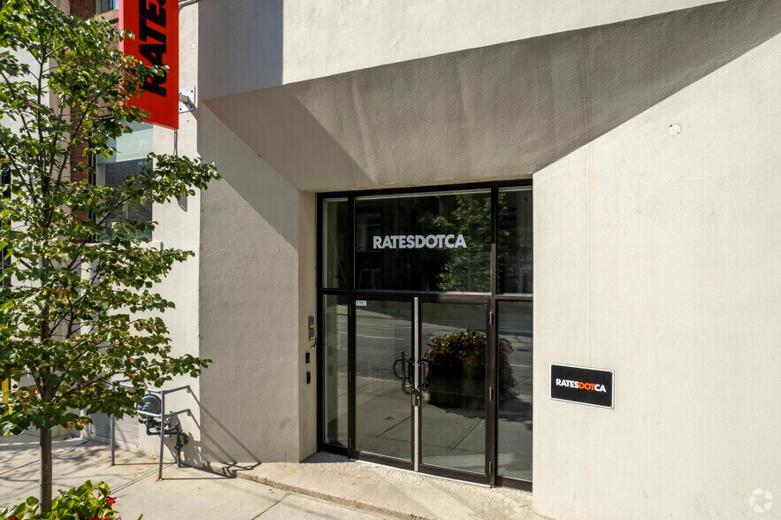 358-360 Adelaide St W, Toronto, ON for lease - Building Photo - Image 3 of 6