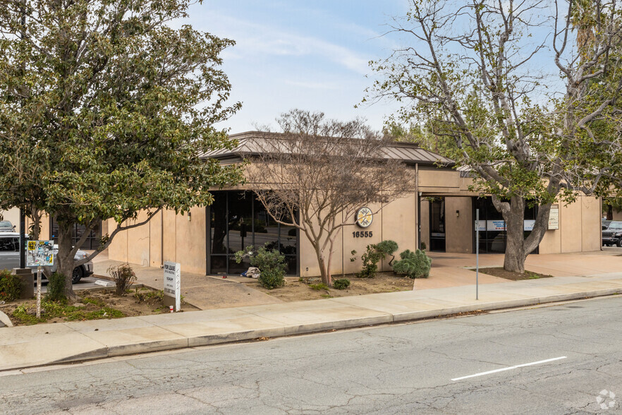 16555 Sherman Way, Van Nuys, CA for lease - Primary Photo - Image 1 of 6