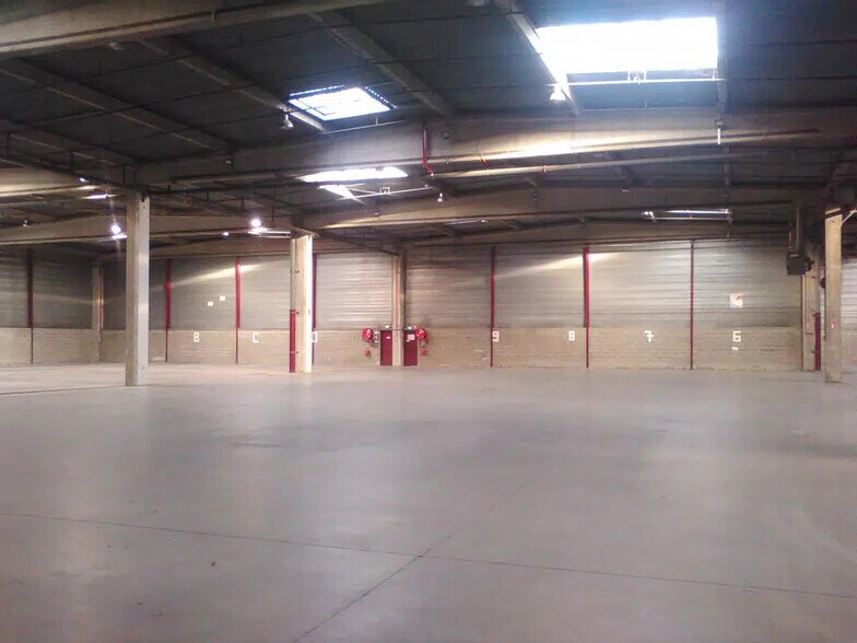 84 Rue Charles Michels, Saint-Denis for lease - Building Photo - Image 2 of 5