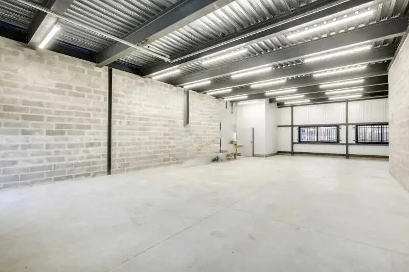 Industrial in BOIS-D'ARCY for lease - Building Photo - Image 1 of 5