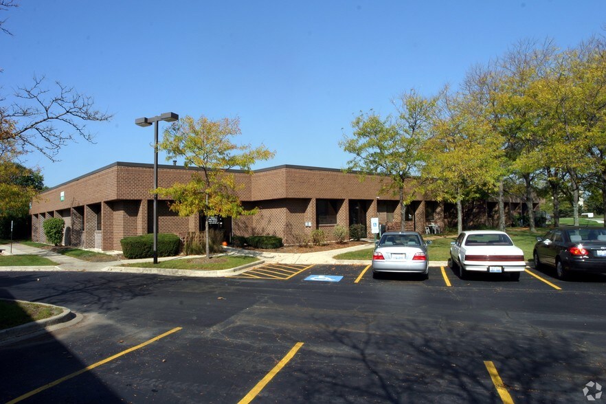 80 W Hillcrest Blvd, Schaumburg, IL for sale - Building Photo - Image 1 of 1