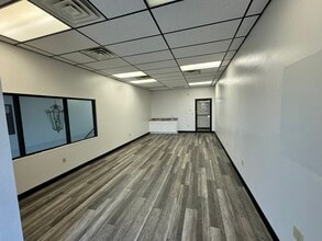 201 SW 14th St, Bentonville, AR for lease Interior Photo- Image 2 of 2