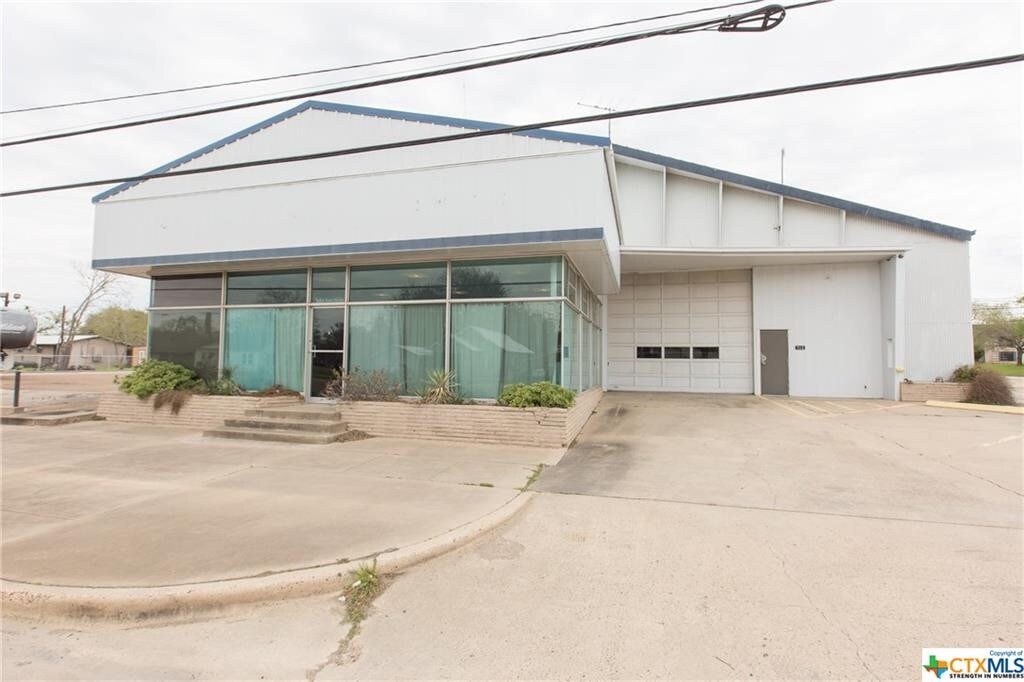 712 E Broadway St, Cuero, TX for sale Primary Photo- Image 1 of 1