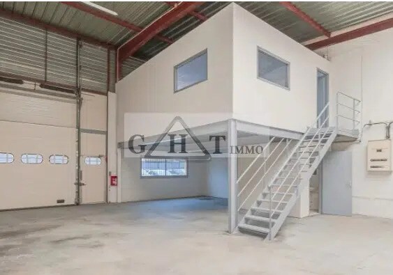 Flex in Lisses for lease - Interior Photo - Image 2 of 3