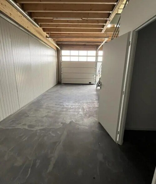 Flex in Saint-Sauveur for lease - Interior Photo - Image 3 of 4