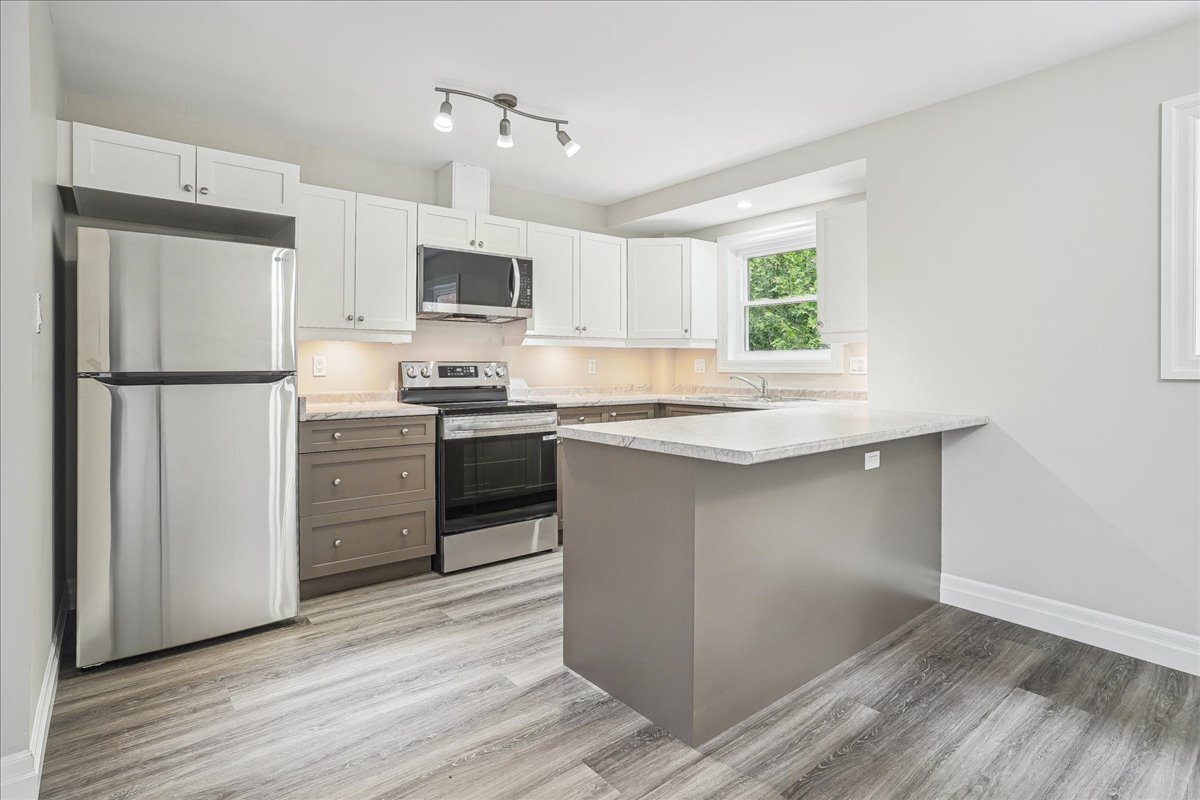 38 Viewpoint Av, Hamilton, ON for sale Primary Photo- Image 1 of 23