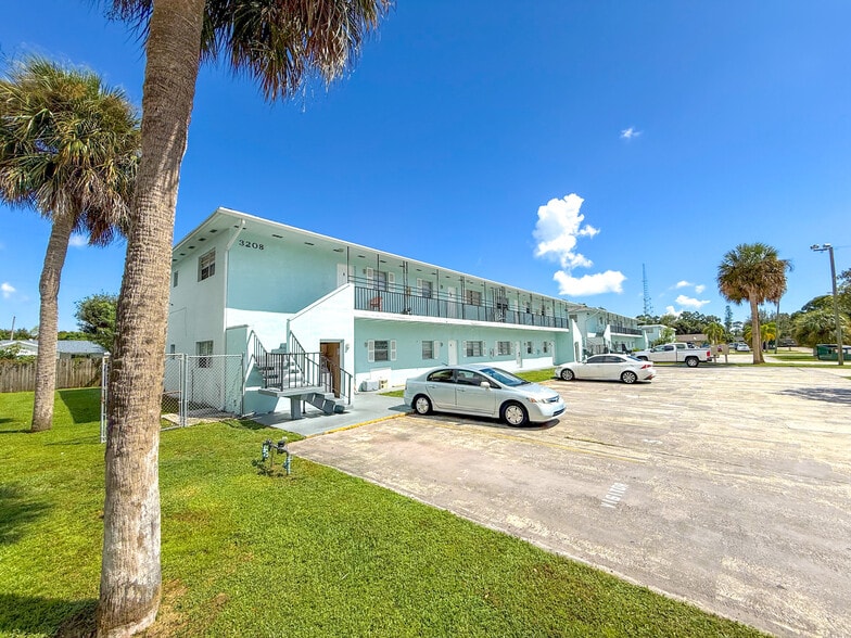 3202-3210 Louisiana Ave, Fort Pierce, FL for sale - Building Photo - Image 2 of 23