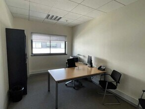 Office in Lacroix-Saint-Ouen for lease Interior Photo- Image 2 of 12