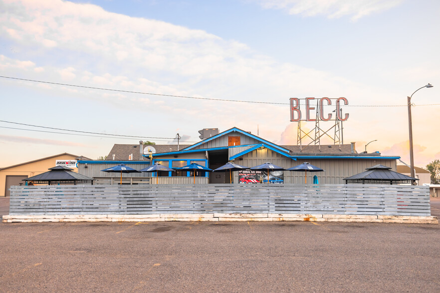 1126 Smelter Ave NE, Black Eagle, MT for sale - Primary Photo - Image 1 of 18