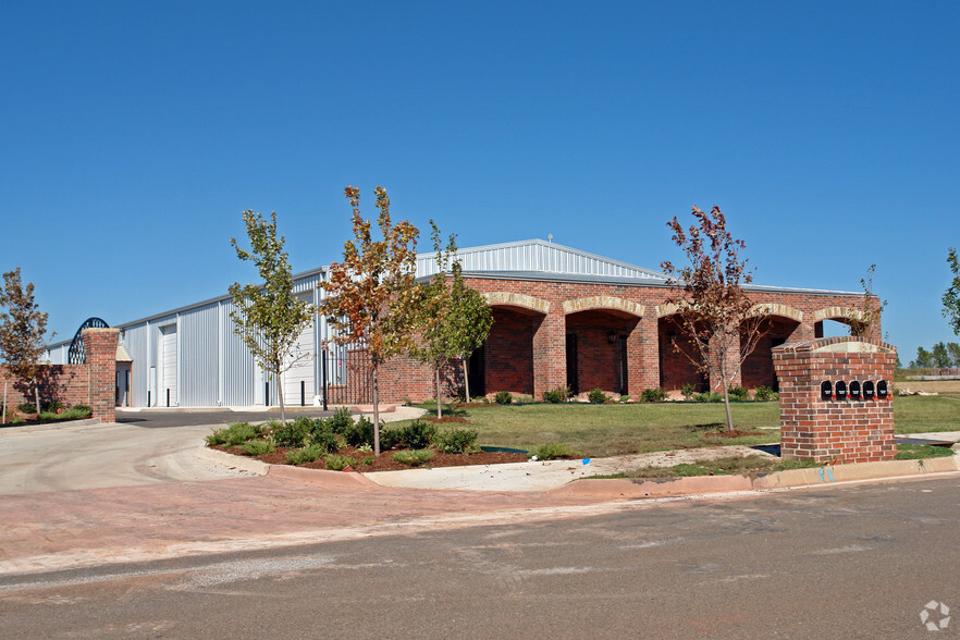 625 Enterprise Dr, Edmond, OK for lease - Building Photo - Image 3 of 6