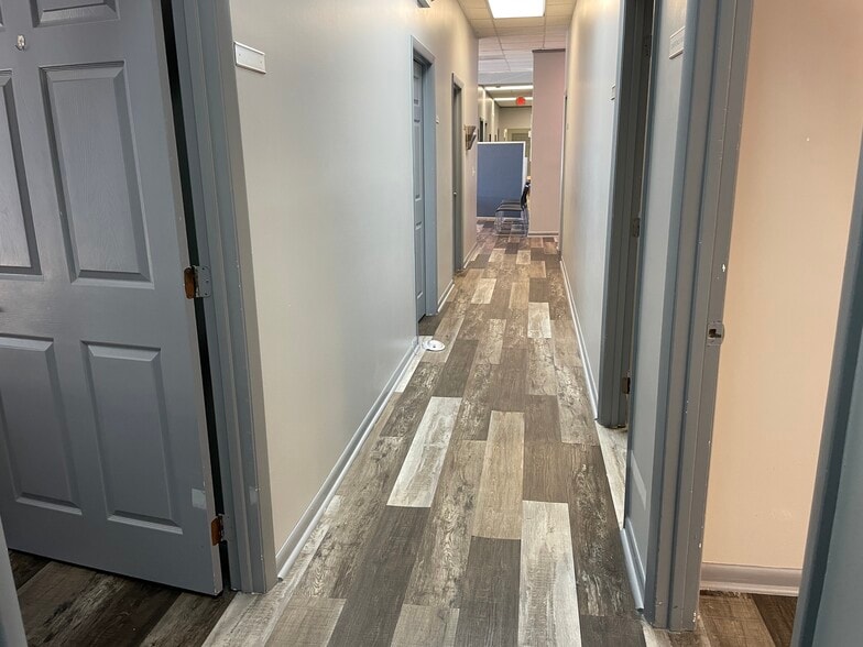 106 Shoppers Way, Brunswick, GA for lease - Building Photo - Image 3 of 9