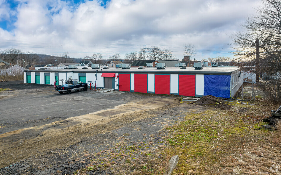 76 Broad St, Plainville, CT for sale - Primary Photo - Image 1 of 1