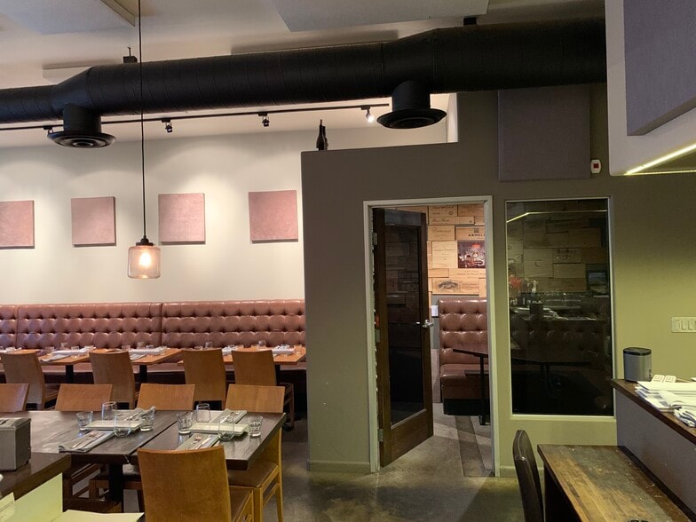 1860 N Allen Ave, Pasadena, CA for sale - Interior Photo - Image 3 of 11