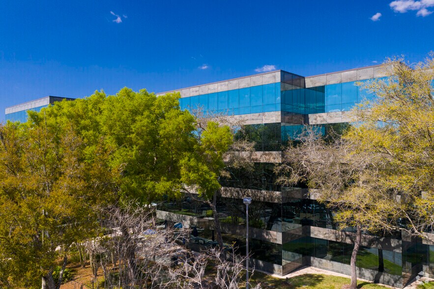 12470 Telecom Dr, Tampa, FL for lease - Building Photo - Image 2 of 42