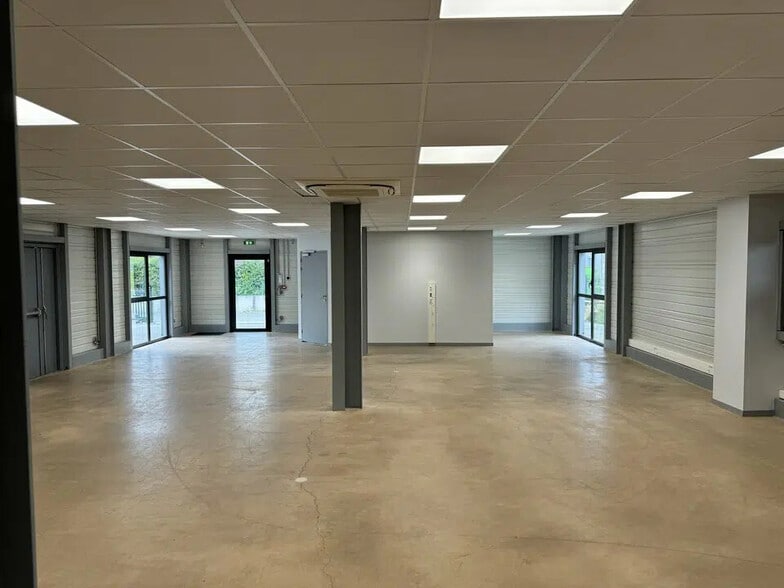 Office in Bayonne for lease - Interior Photo - Image 3 of 3
