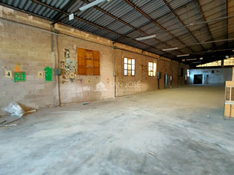 Industrial in Aspe for lease - Building Photo - Image 3 of 12