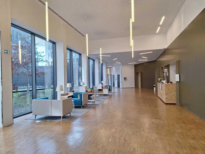 Rue D'Armagnac, Bordeaux for lease - Lobby - Image 2 of 12