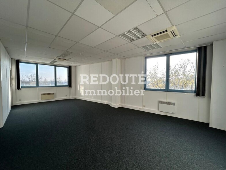 Office in Reims for lease - Interior Photo - Image 3 of 7